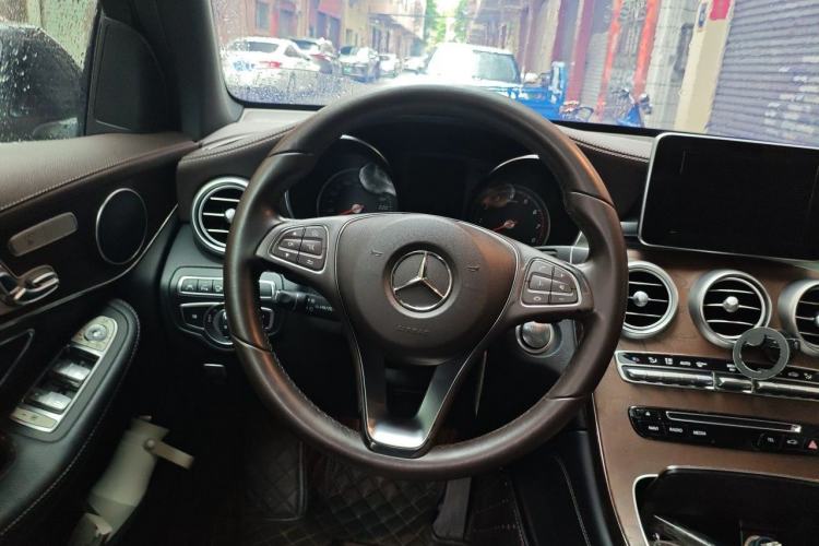 Used Mercedes-Benz GLC 2018 Refreshed GLC 300 4MATIC Dynamic Edition Steering Wheel
