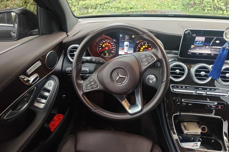 Used Mercedes-Benz GLC 2018 GLC 260 4MATIC Luxury Model Steering Wheel