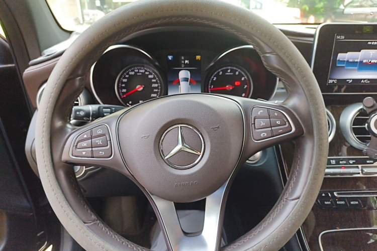 Used Mercedes-Benz GLC 2018 Facelift GLC 260 4MATIC Luxury Edition Steering Wheel