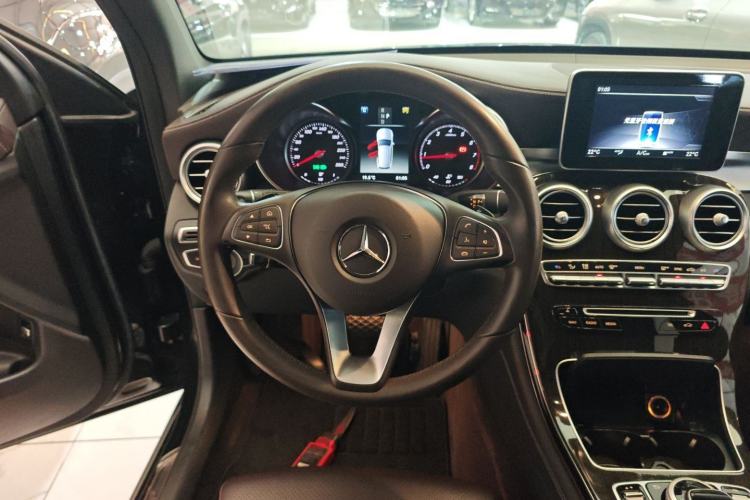 Used Mercedes-Benz GLC 2018 GLC 260 4MATIC Dynamic Edition Steering Wheel