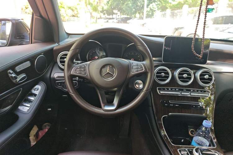 Used Mercedes-Benz GLC 2018 Facelifted GLC 260 4MATIC Dynamic Edition Steering Wheel