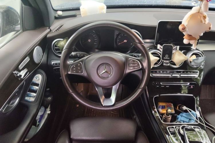Used Mercedes-Benz GLC 2018 Facelift GLC 260 4MATIC Luxury Edition Steering Wheel