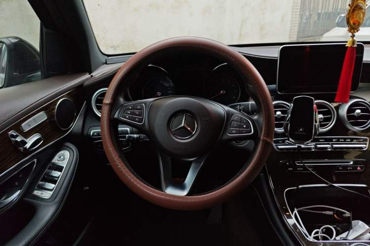 Used Mercedes-Benz GLC 2018 Facelift GLC 260 4MATIC Luxury Edition Steering Wheel