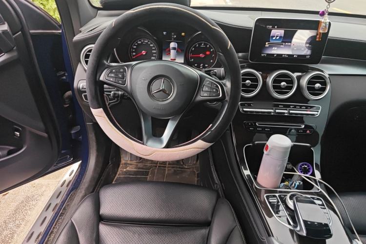 Used Mercedes-Benz GLC 2018 Facelift GLC 260 4MATIC Luxury Edition Steering Wheel