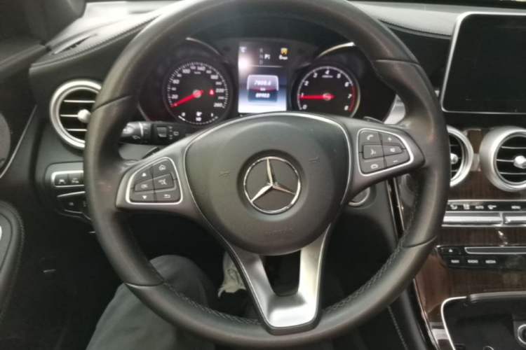 Used Mercedes-Benz GLC 2018 Facelift GLC 260 4MATIC Luxury Edition Steering Wheel