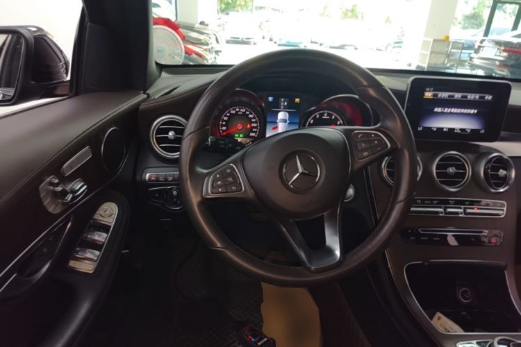 Used Mercedes-Benz GLC 2018 GLC 300 4MATIC Sport Edition Steering Wheel