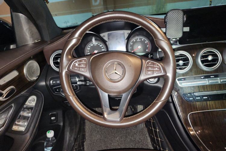 Used Mercedes-Benz GLC 2018 Facelift GLC 260 4MATIC Luxury Edition Steering Wheel