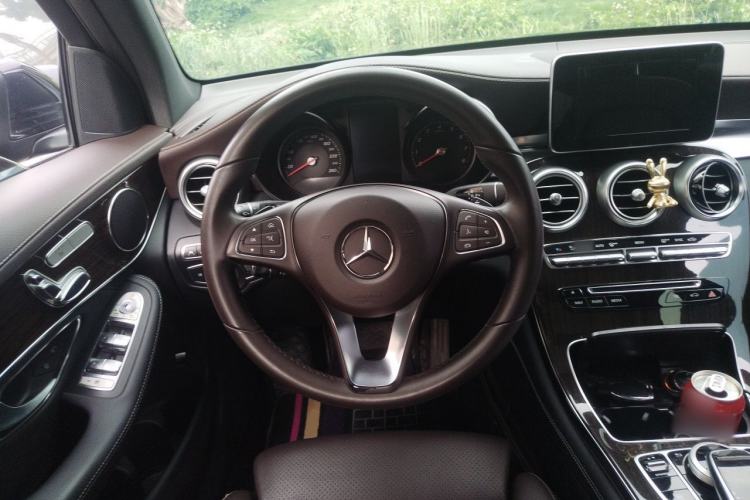 Used Mercedes-Benz GLC 2018 GLC 260 4MATIC Luxury Model Steering Wheel