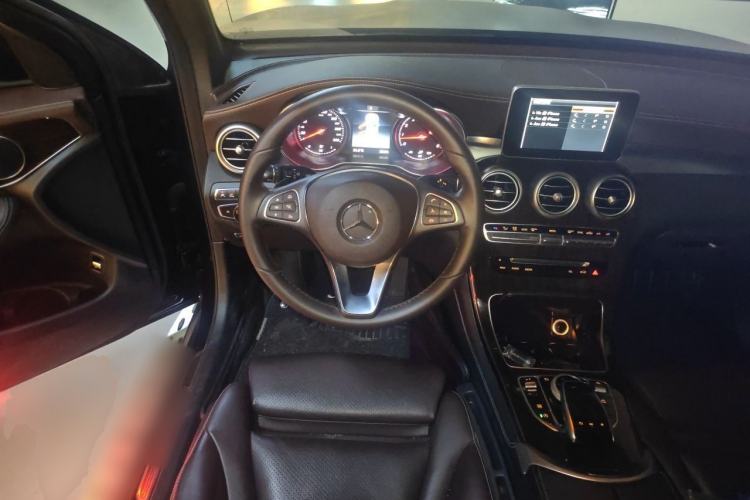 Used Mercedes-Benz GLC 2018 Facelift GLC 260 4MATIC Luxury Edition Steering Wheel
