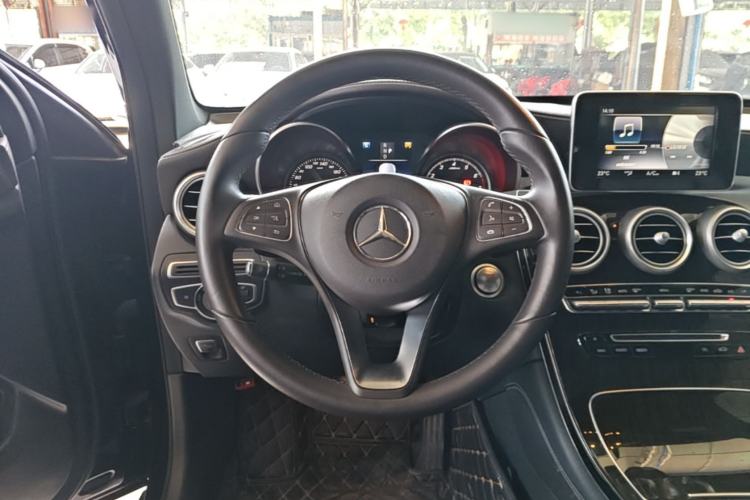 Used Mercedes-Benz GLC 2018 Facelifted GLC 260 4MATIC Dynamic Edition Steering Wheel