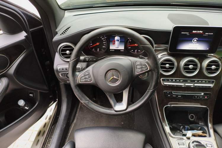 Used Mercedes-Benz GLC 2018 GLC 260 4MATIC Luxury Model Steering Wheel