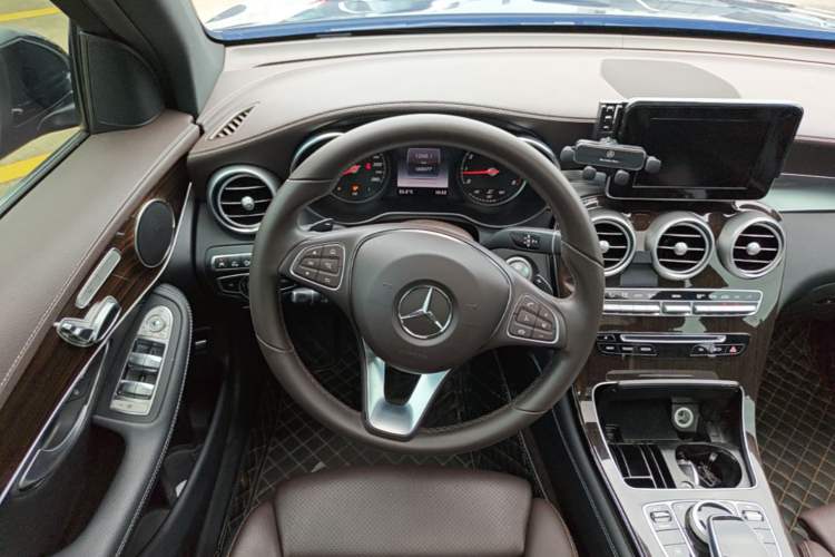 Used Mercedes-Benz GLC 2018 GLC 260 4MATIC Luxury Model Steering Wheel