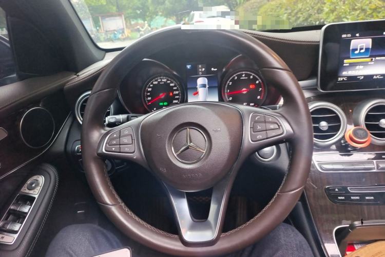 Used Mercedes-Benz GLC 2018 Facelift GLC 260 4MATIC Luxury Edition Steering Wheel