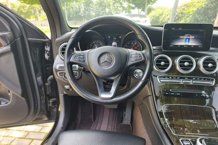 Used Mercedes-Benz GLC 2018 GLC 260 4MATIC Dynamic Edition Steering Wheel