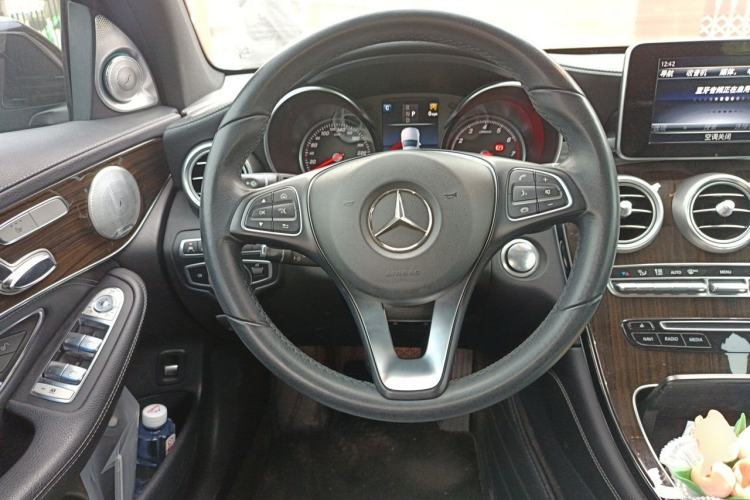 Used Mercedes-Benz GLC 2018 GLC 260 4MATIC Luxury Model Steering Wheel