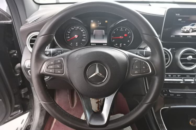 Used Mercedes-Benz GLC 2018 Facelift GLC 260 4MATIC Luxury Edition Steering Wheel