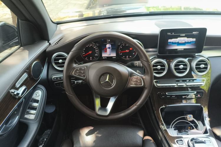 Used Mercedes-Benz GLC 2018 Facelift GLC 260 4MATIC Luxury Edition Steering Wheel