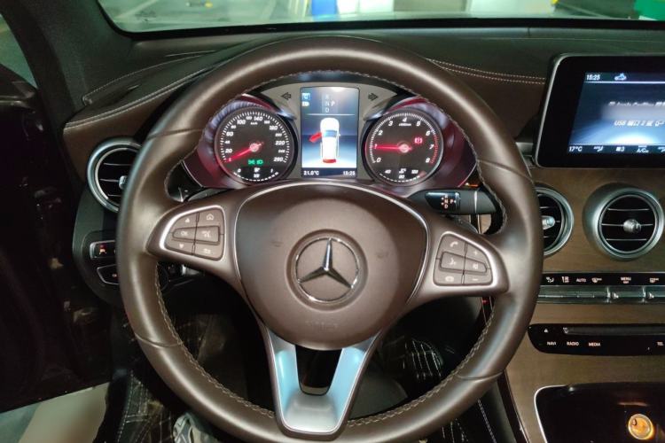 Used Mercedes-Benz GLC 2018 Refreshed GLC 300 4MATIC Dynamic Edition Steering Wheel