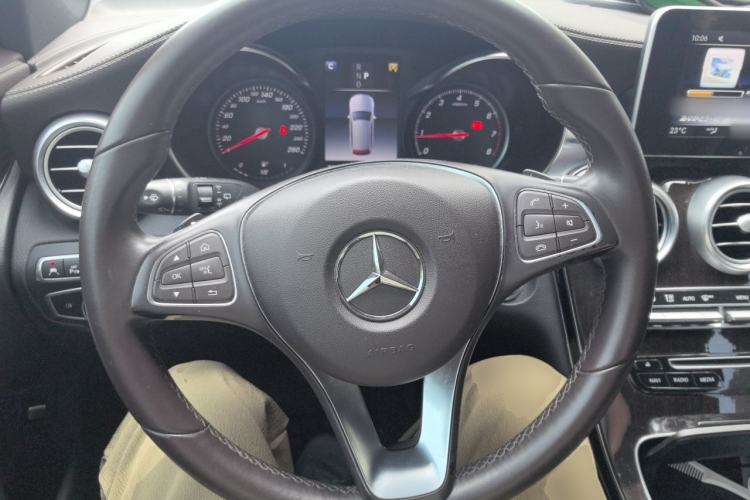 Used Mercedes-Benz GLC 2018 Facelift GLC 260 4MATIC Luxury Edition Steering Wheel