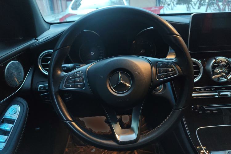 Used Mercedes-Benz GLC 2018 GLC 260 4MATIC Luxury Model Steering Wheel