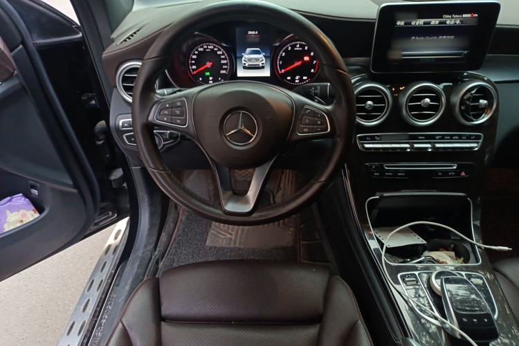 Used Mercedes-Benz GLC 2018 GLC 260 4MATIC Luxury Model Steering Wheel