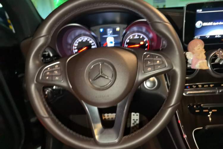 Used Mercedes-Benz GLC 2018 GLC 260 4MATIC Luxury Model Steering Wheel