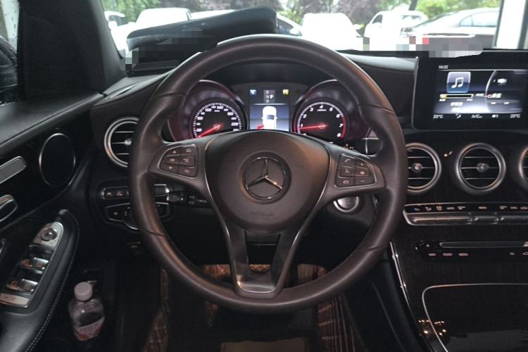 Used Mercedes-Benz GLC 2018 GLC 260 4MATIC Luxury Model Steering Wheel