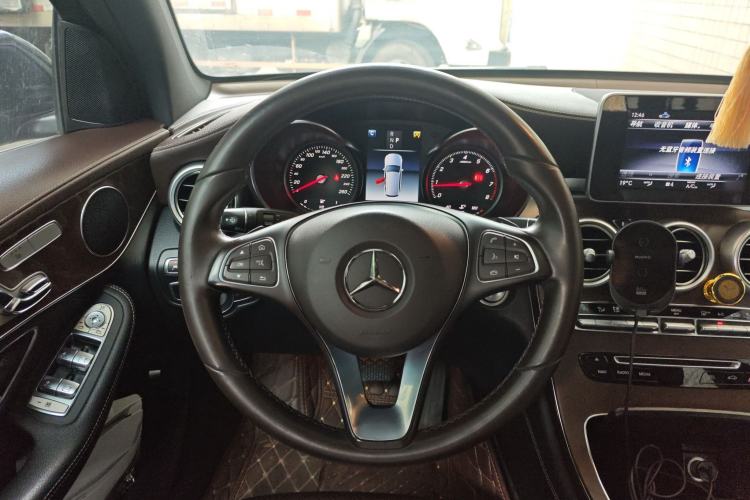 Used Mercedes-Benz GLC 2018 GLC 300 4MATIC Sport Edition Steering Wheel