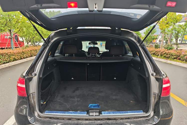 Used Mercedes-Benz GLC 2018 Facelifted GLC 260 4MATIC Dynamic Edition Trunk