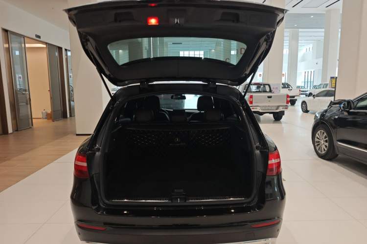 Used Mercedes-Benz GLC 2018 Facelift GLC 200 4MATIC Trunk