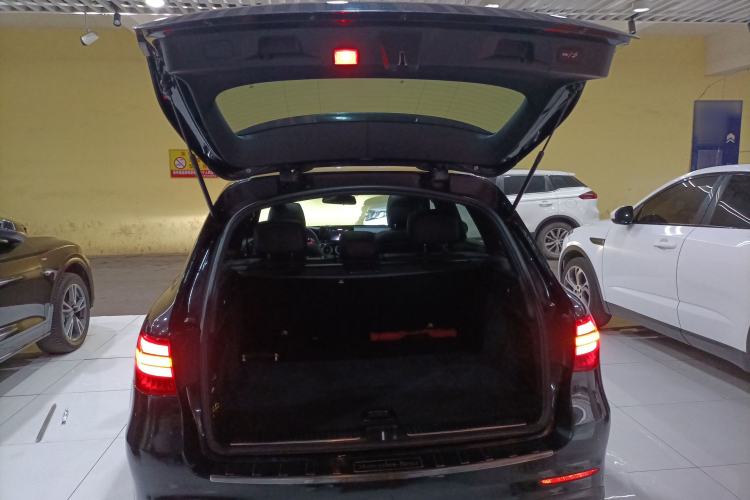 Used Mercedes-Benz GLC 2018 GLC 260 4MATIC Dynamic Edition Trunk