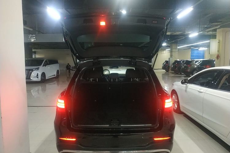 Used Mercedes-Benz GLC 2018 GLC 260 4MATIC Luxury Model Trunk