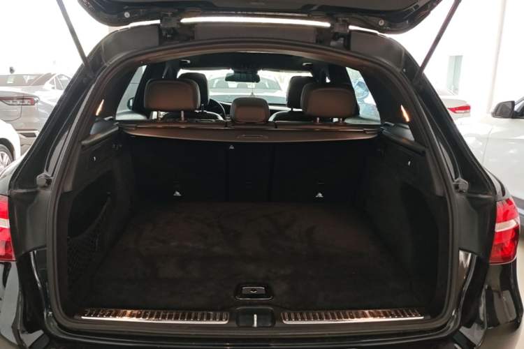 Used Mercedes-Benz GLC 2018 Refreshed GLC 300 4MATIC Dynamic Edition Trunk