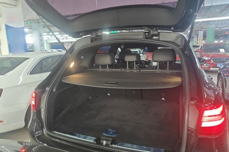 Used Mercedes-Benz GLC 2018 Refreshed GLC 300 4MATIC Dynamic Edition Trunk