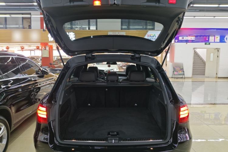 Used Mercedes-Benz GLC 2018 Facelift GLC 260 4MATIC Luxury Edition Trunk