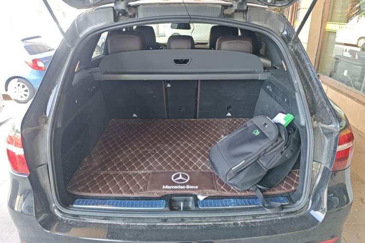 Used Mercedes-Benz GLC 2018 Facelift GLC 260 4MATIC Luxury Edition Trunk