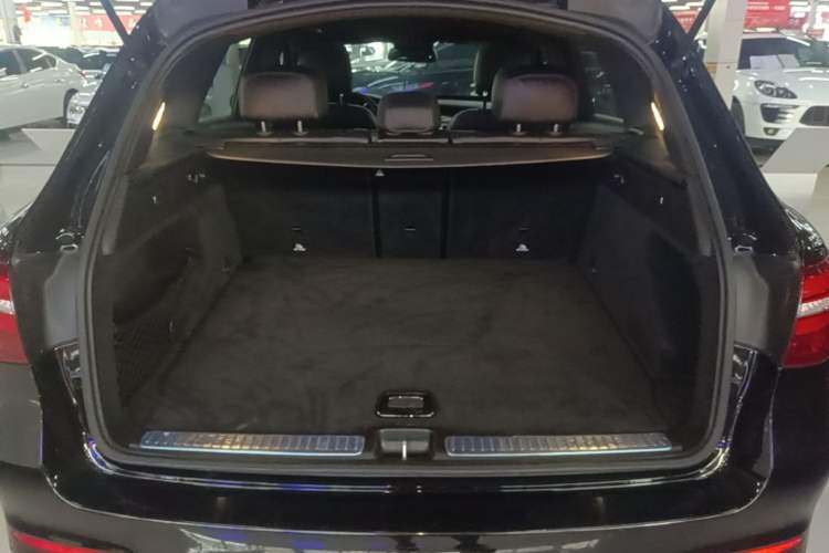Used Mercedes-Benz GLC 2018 Facelift GLC 260 4MATIC Luxury Edition Trunk