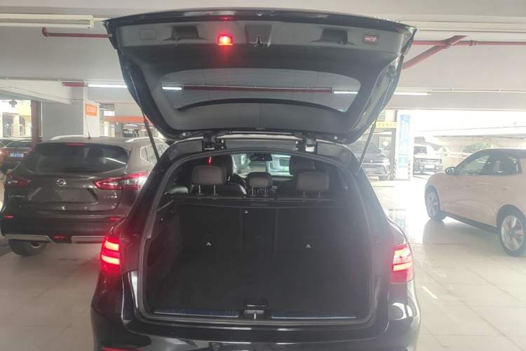 Used Mercedes-Benz GLC 2018 Facelift GLC 260 4MATIC Luxury Edition Trunk