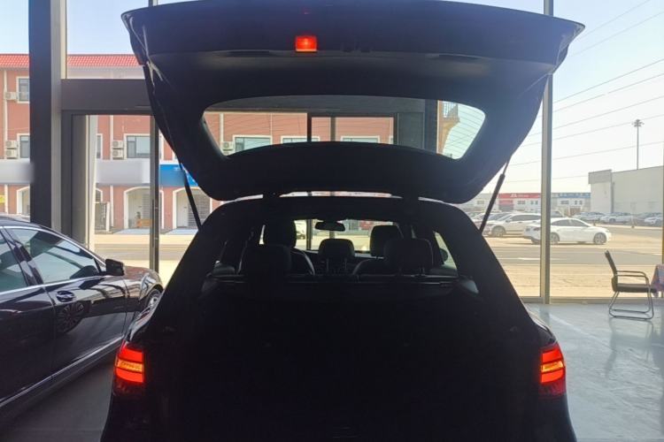 Used Mercedes-Benz GLC 2018 GLC 260 4MATIC Dynamic Edition Trunk