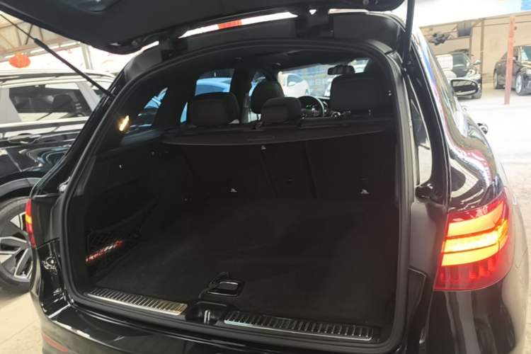 Used Mercedes-Benz GLC 2018 Facelifted GLC 260 4MATIC Dynamic Edition Trunk