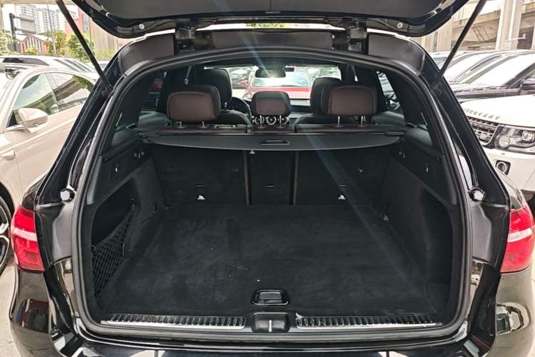 Used Mercedes-Benz GLC 2018 Facelift GLC 260 4MATIC Luxury Edition Trunk