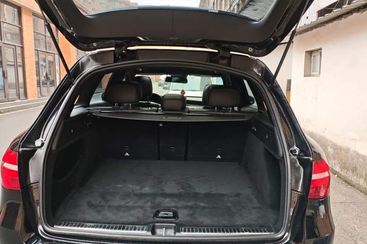 Used Mercedes-Benz GLC 2018 Refreshed GLC 300 4MATIC Dynamic Edition Trunk