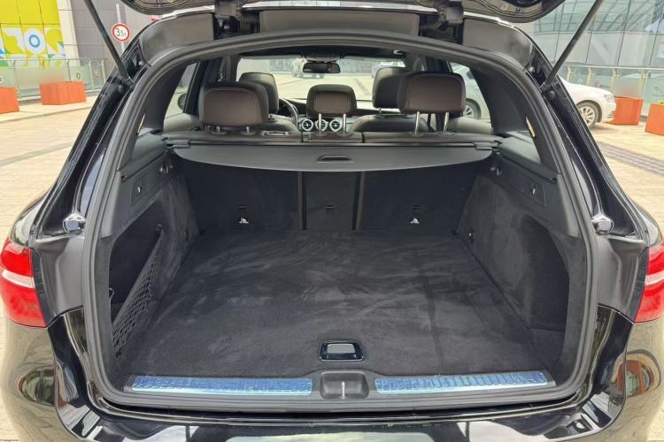 Used Mercedes-Benz GLC 2018 Facelift GLC 260 4MATIC Luxury Edition Trunk
