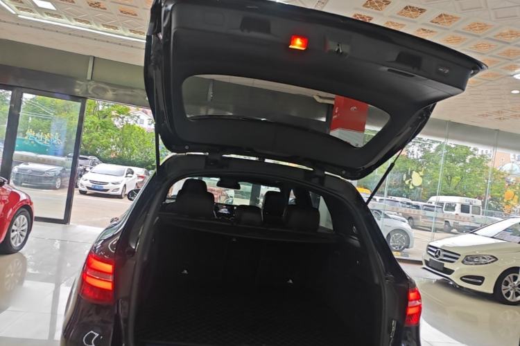 Used Mercedes-Benz GLC 2018 Facelift GLC 260 4MATIC Luxury Edition Trunk