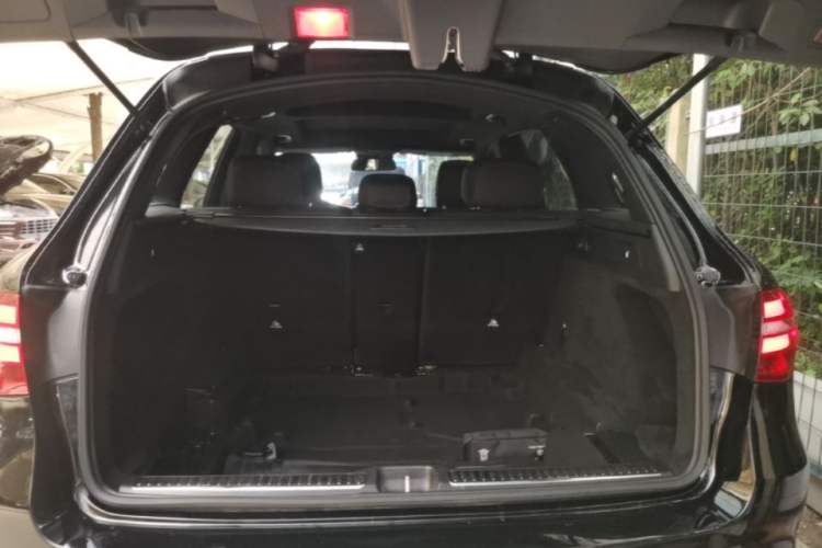Used Mercedes-Benz GLC 2018 Facelift GLC 260 4MATIC Luxury Edition Trunk
