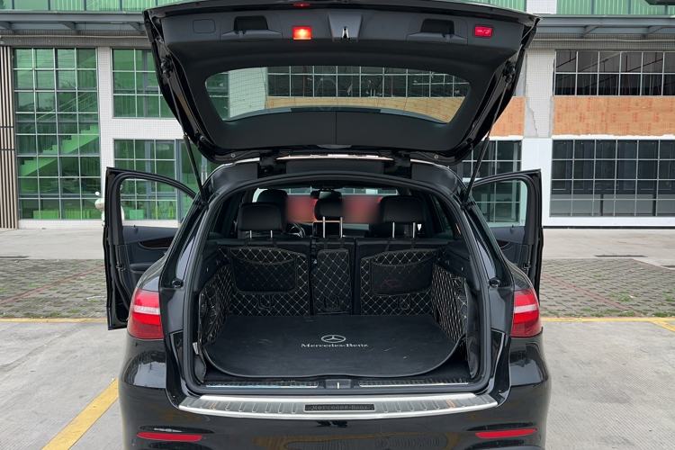 Used Mercedes-Benz GLC 2018 GLC 260 4MATIC Dynamic Edition Trunk