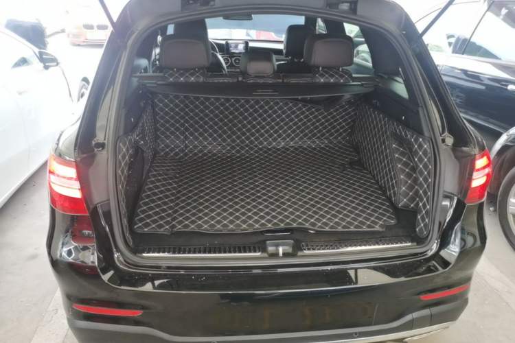 Used Mercedes-Benz GLC 2018 Facelift GLC 260 4MATIC Luxury Edition Trunk