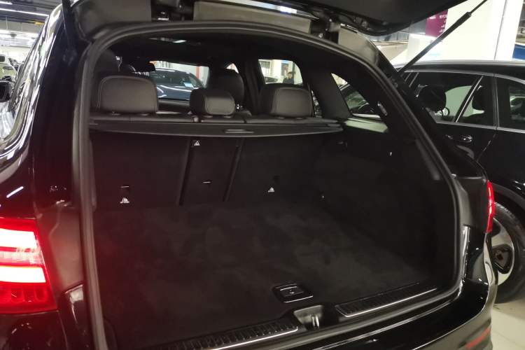 Used Mercedes-Benz GLC 2018 Refreshed GLC 300 4MATIC Dynamic Edition Trunk