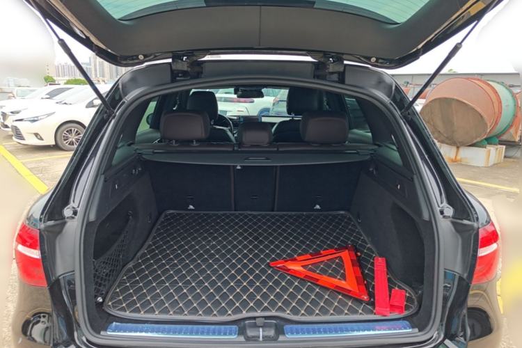 Used Mercedes-Benz GLC 2018 GLC 260 4MATIC Luxury Model Trunk