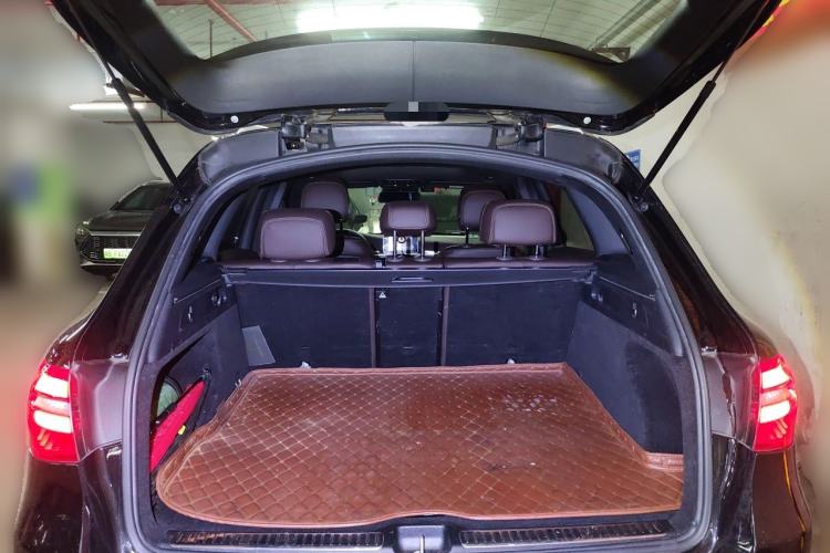 Used Mercedes-Benz GLC 2018 GLC 260 4MATIC Luxury Model Trunk